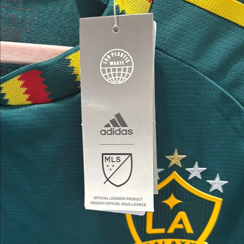 Men’s LA Galaxy Chicharito away jersey XL youth